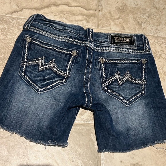 Miss Me shorts- perfect condition size 27 - Picture 2 of 3